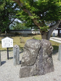 橘寺の石像遺跡