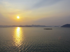 瀬戸内に沈む夕日