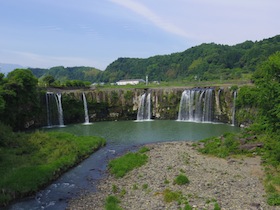 原尻の滝の遠景