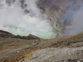 阿蘇山噴火口の噴煙