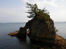 美保神社近くの岩