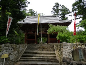 成相寺の山門