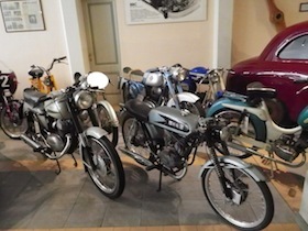 古いバイクや車