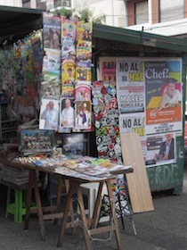 雑誌を売っている屋台