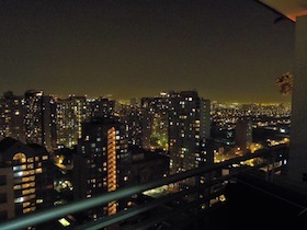 高層ビルが並ぶ夜景