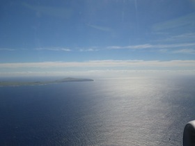 海の上に見える島