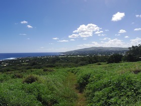 草原と青い空と青い海