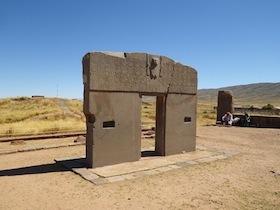 門の形の遺跡