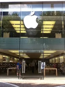 アップルストアの正面