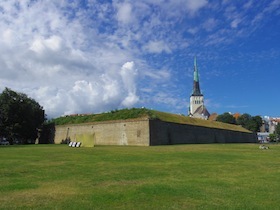 城塞のような石壁