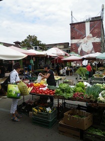 野菜が売られている市場