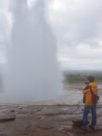 高く湧き上がってきた間欠泉