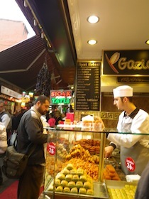 トルコのお菓子屋さんの店先