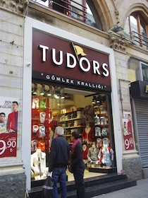 TUDORSという店の外観