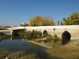 川に架かった石橋