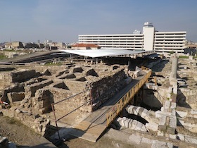 街中にある遺跡