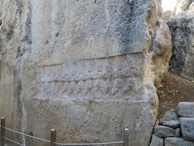 十二人の神様のレリーフの遺跡