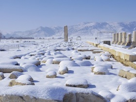 雪が積もった古代ペルシャの遺跡