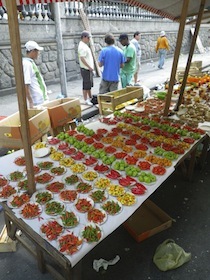 果物が売られている屋台