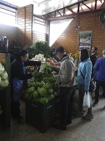 市場の野菜売り場