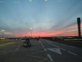 夕焼けの空港