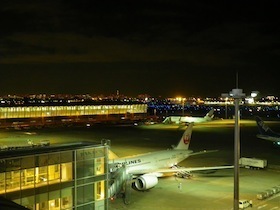 夜の空港