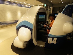 コックピット型のフライトシュミレーター
